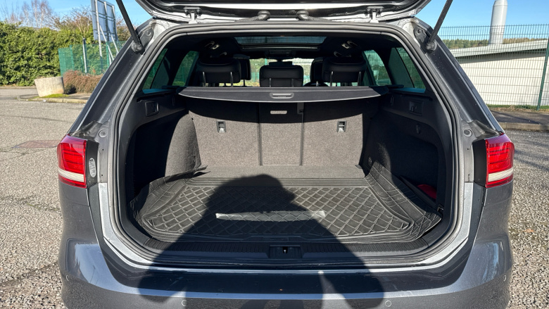 Volkswagen Passat 2.0 TDI R-Line 5dr DSG [Panoramic Roof] Diesel Estate